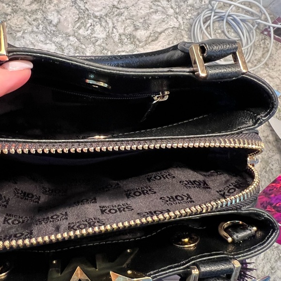 Vintage Leather Classic Michael Kors Logo Sculpted Bag - Picture 7 of 14